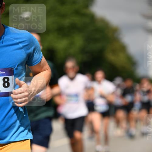29.06.2025 - hella hamburg halbmarathon Dr. Thomas Lammeyer http://msf.ph/oto/8321502 29.06.2025 10:17:26 Kennedybrücke 1007, 1194, 1859, 1939, 2055, 2359, 2721, 2904, 2961, 2987, 3218, 3729, 4950, 5232, 6026, 6207, 7346, 7460, 8279, 8913, 9128, 9612 meine-sportfotos.de