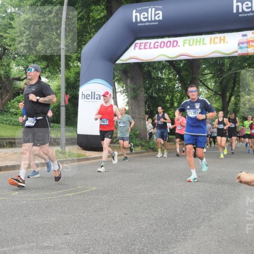 29.06.2025 - hella hamburg halbmarathon KatJ http://msf.ph/oto/8321507 29.06.2025 10:45:59 Zwischen KM18-KM19 1285, 2006, 2957, 7259 meine-sportfotos.de
