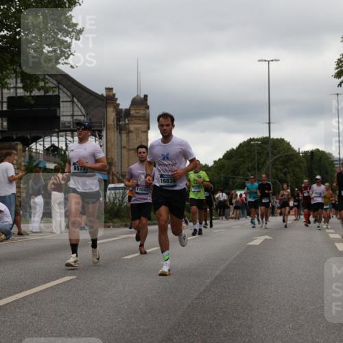 29.06.2025 - hella hamburg halbmarathon Yannick Fuchs http://msf.ph/oto/8321539 29.06.2025 10:51:08 20KM 1387, 1485, 1715, 1719, 1972, 2034, 2282, 2417, 2652, 2676, 3435, 4167, 4261, 5033, 5728, 6272, 6720, 7269, 8744, 9577, 10133, 11043, 11590, 11612, 11832, 12774, 13245, 13376, 13523, 13863, 14361, 14369, 14737, 14881, 14951, 15090, 15110, 15125, 15145, 15220, 15664, 15726, 16093, 16470, 16830, 16909, 17160, 17201, 17617, 17758, 17769, 17779, 17828, 17848, 18388, 19184 meine-sportfotos.de