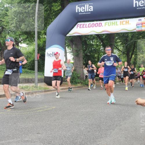 29.06.2025 - hella hamburg halbmarathon KatJ http://msf.ph/oto/8321549 29.06.2025 10:45:59 Zwischen KM18-KM19 1285, 2006, 2957, 7259 meine-sportfotos.de