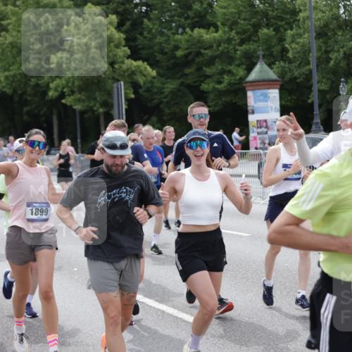 29.06.2025 - hella hamburg halbmarathon Jannik Wohlers http://msf.ph/oto/8321577 29.06.2025 10:39:33 Lombardsbrücke 1058, 1076, 1291, 1586, 1691, 1899, 2313, 2866, 2888, 3046, 3882, 3883, 3884, 4471, 4752, 5229, 5654, 5877, 5901, 6097, 6698, 6739, 6750, 6890, 7045, 7455, 7456, 8107, 8612, 8622, 8865, 8866, 9080, 9195, 9292, 9495, 10441, 10648, 10714, 10806, 10901, 10939, 11242, 11244, 11664, 11874, 12414, 12631, 12883, 12906, 13644, 14327, 14578, 14882, 15111, 16532, 16784, 18157, 19163 meine-sportfotos.de
