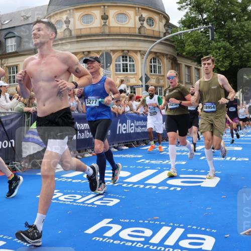 29.06.2025 - hella hamburg halbmarathon Strokosch-Dieckow http://msf.ph/oto/8321578 29.06.2025 10:58:51 Ziel 2159, 2488, 2840, 3859, 4632, 4833, 5277, 5885, 6438, 6720, 6860, 7223, 8807, 9156, 9353, 10268, 10518, 10539, 10788, 10915, 12734, 12735, 13654, 13880, 14266, 14673, 14902, 14965, 17405, 17531, 17630, 17810, 17839, 17931, 18180, 18232, 18833, 18954, 19002, 19003 meine-sportfotos.de