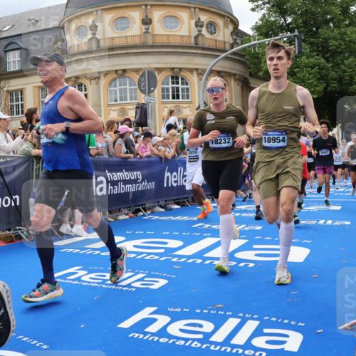 29.06.2025 - hella hamburg halbmarathon Strokosch-Dieckow http://msf.ph/oto/8321586 29.06.2025 10:58:51 Ziel 2159, 2488, 2840, 3859, 4632, 4833, 5277, 5885, 6438, 6720, 6860, 7223, 8807, 9156, 9353, 10268, 10518, 10539, 10788, 10915, 12734, 12735, 13654, 13880, 14266, 14673, 14902, 14965, 17405, 17531, 17630, 17810, 17839, 17931, 18180, 18232, 18833, 18954, 19002, 19003 meine-sportfotos.de