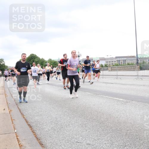 29.06.2025 - hella hamburg halbmarathon Lena Gebhardt http://msf.ph/oto/8321640 29.06.2025 10:57:23 Lombardsbrücke 17970, 8857, 1207, 1242, 1265, 1643, 2041, 2370, 2871, 3195, 3385, 3387, 3388, 3433, 3470, 3485, 3723, 3750, 3851, 3954, 4086, 4106, 4180, 4197, 4241, 4485, 4568, 4569, 4611, 4830, 4998, 5057, 5117, 5316, 5632, 5639, 5736, 5738, 6053, 6284, 6827, 6832, 6857, 6981, 7416, 7417, 7592, 7720, 7728, 7787, 7964, 8035, 8039, 8197, 8224, 8287, 8386, 8540, 8546, 8552, 8679, 8708, 8851, 8853, 8873, 9110, 9233, 9298, 9299, 9318, 9496 meine-sportfotos.de