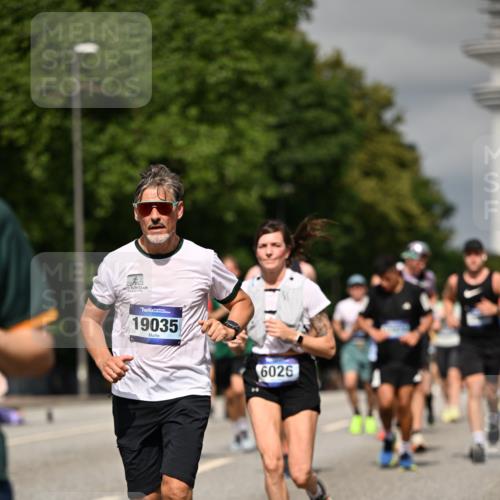 29.06.2025 - hella hamburg halbmarathon Dr. Thomas Lammeyer http://msf.ph/oto/8321651 29.06.2025 10:17:27 Kennedybrücke 1007, 1194, 1859, 1939, 2055, 2359, 2721, 2904, 2961, 2987, 3218, 3729, 4950, 5232, 6026, 6207, 7346, 7460, 8279, 8913, 9128, 9612 meine-sportfotos.de