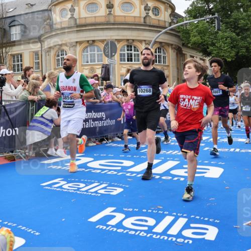 29.06.2025 - hella hamburg halbmarathon Strokosch-Dieckow http://msf.ph/oto/8321676 29.06.2025 10:58:52 Ziel 2159, 2488, 2840, 3859, 4632, 4833, 5277, 5885, 6438, 6720, 6860, 7223, 8807, 9156, 9353, 10268, 10518, 10539, 10788, 10915, 12734, 12735, 13654, 14673, 14965, 17405, 17531, 17630, 17810, 17931, 18180, 18232, 18682, 18833, 18954, 19002, 19003 meine-sportfotos.de