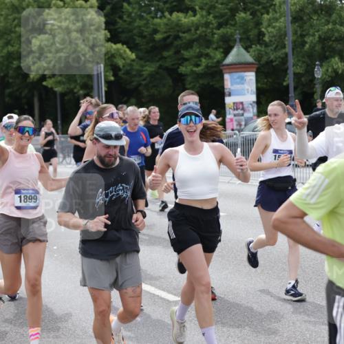 29.06.2025 - hella hamburg halbmarathon Jannik Wohlers http://msf.ph/oto/8321686 29.06.2025 10:39:34 Lombardsbrücke 1058, 1076, 1291, 1586, 1691, 1899, 2313, 2866, 2888, 3046, 3882, 3883, 3884, 4471, 4752, 5229, 5654, 5877, 5901, 6097, 6698, 6750, 6890, 7045, 7455, 7456, 8107, 8612, 8622, 8815, 8865, 8866, 9080, 9195, 9292, 9495, 10441, 10648, 10806, 10901, 10939, 11188, 11242, 11244, 11664, 11874, 12414, 12883, 12906, 13644, 14327, 14578, 15111, 16532, 16784, 18157, 19163 meine-sportfotos.de