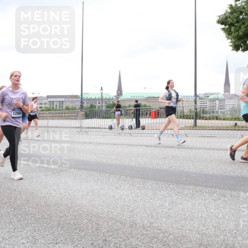 29.06.2025 - hella hamburg halbmarathon Lena Gebhardt http://msf.ph/oto/8321723 29.06.2025 10:57:24 Lombardsbrücke 8851, 9771, 12984, 13048, 1123, 1207, 1242, 1248, 1265, 1643, 2041, 2370, 2871, 3191, 3195, 3385, 3388, 3433, 3470, 3485, 3723, 3750, 3851, 3954, 4086, 4106, 4180, 4197, 4241, 4485, 4521, 4568, 4569, 4611, 4830, 4998, 5057, 5117, 5316, 5632, 5639, 5736, 5738, 6053, 6284, 6827, 6832, 6857, 6981, 7172, 7416, 7417, 7592, 7720, 7728, 7787, 7964, 8035, 8039, 8197, 8224, 8287, 8386, 8540, 8546, 8552, 8679, 8708, 8851, 8853, 8873, 9110, 9233, 9298, 9299, 9318, 9496 meine-sportfotos.de