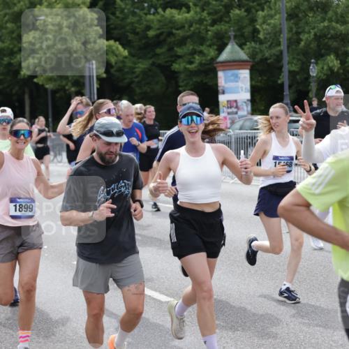 29.06.2025 - hella hamburg halbmarathon Jannik Wohlers http://msf.ph/oto/8321737 29.06.2025 10:39:34 Lombardsbrücke 1058, 1076, 1291, 1586, 1691, 1899, 2313, 2866, 2888, 3046, 3882, 3883, 3884, 4471, 4752, 5229, 5654, 5877, 5901, 6097, 6698, 6750, 6890, 7045, 7455, 7456, 8107, 8612, 8622, 8815, 8865, 8866, 9080, 9195, 9292, 9495, 10441, 10648, 10806, 10901, 10939, 11188, 11242, 11244, 11664, 11874, 12414, 12883, 12906, 13644, 14327, 14578, 15111, 16532, 16784, 18157, 19163 meine-sportfotos.de