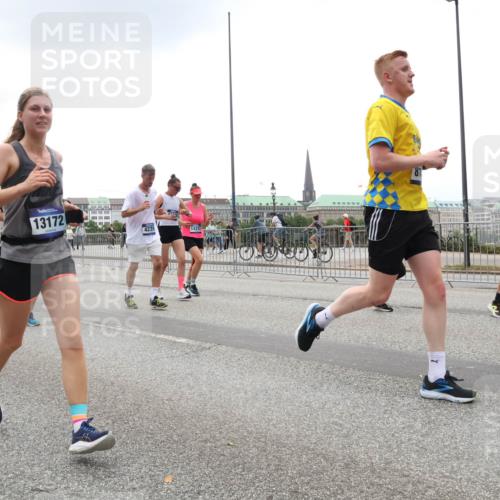 29.06.2025 - hella hamburg halbmarathon Lena Gebhardt http://msf.ph/oto/8321745 29.06.2025 10:47:18 Lombardsbrücke 11378, 1185, 13172, 4239, 14378, 1073, 1185, 1286, 1363, 1434, 1463, 1523, 1593, 1607, 1704, 1720, 1961, 2148, 2211, 2320, 2327, 2407, 2537, 2555, 2556, 2665, 2882, 2981, 2994, 3339, 3823, 4037, 4184, 4239, 4325, 4483, 4806, 4895, 4974, 4975, 5111, 5114, 5621, 5622, 5796, 5895, 5953, 6255, 6256, 6485, 6496, 6879, 6995, 7073, 7403, 7430, 7431, 7630, 7631, 8105, 8131, 8270, 8486, 8553, 8684, 8706, 8915, 8953, 8967, 9018, 11351, 11458, 11730, 11738 meine-sportfotos.de