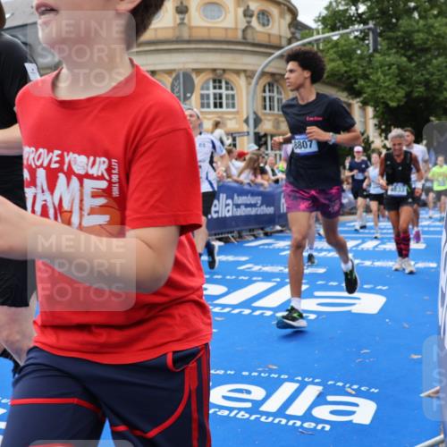 29.06.2025 - hella hamburg halbmarathon Strokosch-Dieckow http://msf.ph/oto/8321746 29.06.2025 10:58:53 Ziel 2159, 2488, 2840, 3859, 4632, 4833, 5277, 5885, 6438, 6720, 6860, 7223, 8807, 9156, 9353, 9835, 10268, 10518, 10539, 10788, 10915, 11935, 12734, 12735, 13654, 14673, 14965, 17405, 17531, 17630, 17810, 17827, 17931, 18180, 18232, 18682, 18833, 18954, 19002, 19003 meine-sportfotos.de