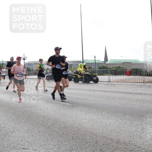 29.06.2025 - hella hamburg halbmarathon Lena Gebhardt http://msf.ph/oto/8321752 29.06.2025 10:37:36 Lombardsbrücke 10919, 9524, 16837, 1022, 1276, 1337, 1475, 1597, 1799, 1819, 1985, 2016, 2031, 2072, 2104, 2199, 2272, 2480, 2486, 2640, 2853, 3230, 3246, 3633, 4097, 4347, 4733, 5139, 5146, 5171, 5186, 5522, 5560, 5790, 5875, 5940, 6243, 6584, 6821, 6955, 7085, 7124, 7235, 7321, 7350, 7544, 7707, 7777, 7823, 8811, 8843, 8985, 9247, 9288, 9524, 9895, 10159, 10506, 10836, 11087, 11543, 12123, 12254, 12472, 12824, 16680, 17798 meine-sportfotos.de