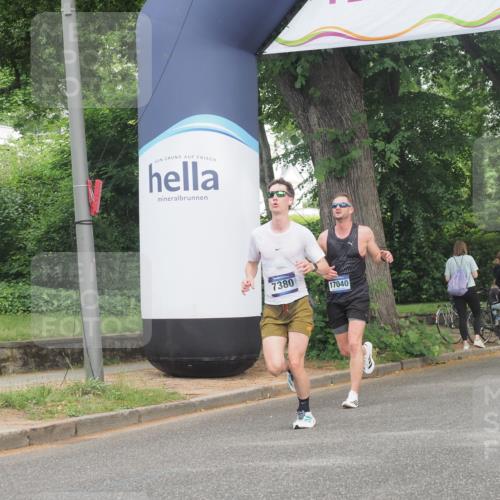 29.06.2025 - hella hamburg halbmarathon KatJ http://msf.ph/oto/8321760 29.06.2025 10:16:34 Zwischen KM18-KM19  meine-sportfotos.de