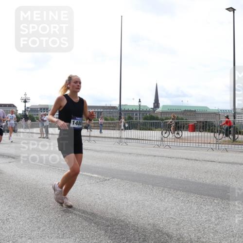 29.06.2025 - hella hamburg halbmarathon Lena Gebhardt http://msf.ph/oto/8321769 29.06.2025 10:22:54 Lombardsbrücke 223, 3003, 10826, 1480, 1029, 1853, 2294, 2479, 2766, 2886, 3003, 3029, 3034, 3430, 3457, 3511, 3600, 3601, 4190, 4266, 4969, 5223, 5343, 5629, 5798, 6578, 6784, 6785, 6826, 6849, 6899, 7097, 7188, 7190, 7266, 7276, 7529, 7891, 7925, 8355, 8511, 8687, 8688, 8931, 9133, 9256, 9913, 10205, 10826, 12025, 12190, 12265, 13560, 13921, 14041, 14525, 14801 meine-sportfotos.de