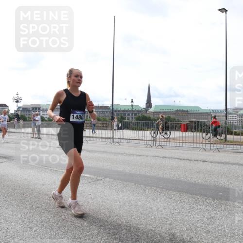 29.06.2025 - hella hamburg halbmarathon Lena Gebhardt http://msf.ph/oto/8321793 29.06.2025 10:22:54 Lombardsbrücke 3003, 10826, 14801, 1029, 1853, 2294, 2479, 2766, 2886, 3003, 3029, 3034, 3430, 3457, 3511, 3600, 3601, 4190, 4266, 4969, 5223, 5343, 5629, 5798, 6578, 6784, 6785, 6826, 6849, 6899, 7097, 7188, 7190, 7266, 7276, 7529, 7891, 7925, 8355, 8511, 8687, 8688, 8931, 9133, 9256, 9913, 10205, 10826, 12025, 12190, 12265, 13560, 13921, 14041, 14525, 14801 meine-sportfotos.de