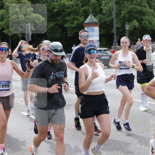 29.06.2025 - hella hamburg halbmarathon Jannik Wohlers http://msf.ph/oto/8321822 29.06.2025 10:39:34 Lombardsbrücke 1058, 1076, 1291, 1586, 1691, 1899, 2313, 2866, 2888, 3046, 3882, 3883, 3884, 4471, 4752, 5229, 5654, 5877, 5901, 6097, 6698, 6750, 6890, 7045, 7455, 7456, 8107, 8612, 8622, 8815, 8865, 8866, 9080, 9195, 9292, 9495, 10441, 10648, 10806, 10901, 10939, 11188, 11242, 11244, 11664, 11874, 12414, 12883, 12906, 13644, 14327, 14578, 15111, 16532, 16784, 18157, 19163 meine-sportfotos.de
