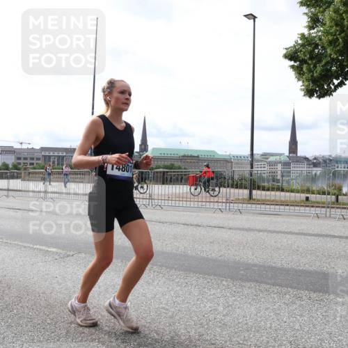 29.06.2025 - hella hamburg halbmarathon Lena Gebhardt http://msf.ph/oto/8321826 29.06.2025 10:22:54 Lombardsbrücke 0826, 14801, 1029, 1853, 2294, 2479, 2766, 2886, 3003, 3029, 3034, 3430, 3457, 3511, 3600, 3601, 4190, 4266, 4969, 5223, 5343, 5629, 5798, 6578, 6784, 6785, 6826, 6849, 6899, 7097, 7188, 7190, 7266, 7276, 7529, 7891, 7925, 8355, 8511, 8687, 8688, 8931, 9133, 9256, 9913, 10205, 10826, 12025, 12190, 12265, 13560, 13921, 14041, 14525, 14801 meine-sportfotos.de