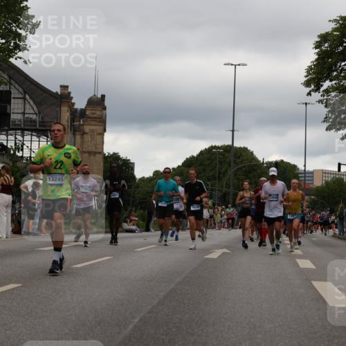 29.06.2025 - hella hamburg halbmarathon Yannick Fuchs http://msf.ph/oto/8321849 29.06.2025 10:51:11 20KM 1239, 1387, 1715, 1719, 1972, 2282, 2417, 2652, 2676, 3435, 4167, 4261, 5015, 5134, 5457, 5458, 5728, 6272, 6720, 7159, 7269, 8744, 9577, 10383, 10408, 11043, 11590, 11832, 12773, 12774, 13245, 13376, 13523, 13863, 14361, 14369, 14737, 14881, 14951, 15090, 15110, 15125, 15145, 15189, 15220, 15349, 15664, 15726, 16093, 16418, 16830, 16909, 17160, 17201, 17758, 17769, 17779, 17828, 17848, 18388 meine-sportfotos.de
