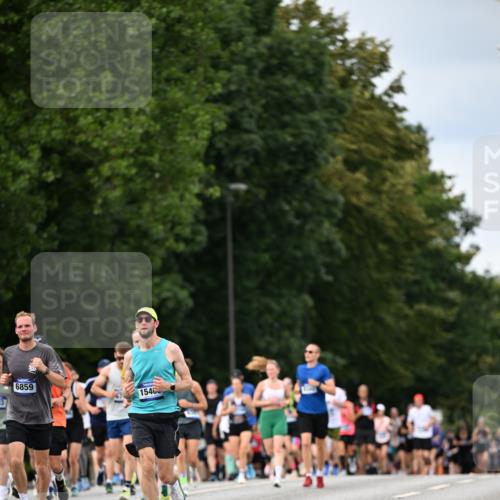 29.06.2025 - hella hamburg halbmarathon Dr. Thomas Lammeyer http://msf.ph/oto/8321860 29.06.2025 10:39:15 Kennedybrücke 1417, 1497, 1821, 1849, 2265, 2482, 3130, 3409, 4564, 4884, 5027, 5793, 6335, 6571, 6746, 6803, 6859, 7020, 7386, 7733, 8369, 9164, 9248, 9342, 10335, 10393, 10464, 10606 meine-sportfotos.de
