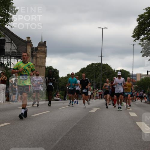 29.06.2025 - hella hamburg halbmarathon Yannick Fuchs http://msf.ph/oto/8321878 29.06.2025 10:51:11 20KM 1239, 1387, 1715, 1719, 1972, 2282, 2417, 2652, 2676, 3435, 4167, 4261, 5015, 5134, 5457, 5458, 5728, 6272, 6720, 7159, 7269, 8744, 9577, 10383, 10408, 11043, 11590, 11832, 12773, 12774, 13245, 13376, 13523, 13863, 14361, 14369, 14737, 14881, 14951, 15090, 15110, 15125, 15145, 15189, 15220, 15349, 15664, 15726, 16093, 16418, 16830, 16909, 17160, 17201, 17758, 17769, 17779, 17828, 17848, 18388 meine-sportfotos.de