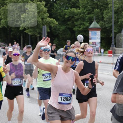 29.06.2025 - hella hamburg halbmarathon Jannik Wohlers http://msf.ph/oto/8321898 29.06.2025 10:39:35 Lombardsbrücke 1058, 1076, 1291, 1586, 1691, 1899, 2254, 2313, 2866, 2888, 3046, 3882, 3883, 3884, 4173, 4471, 5229, 5654, 5877, 5901, 6097, 6548, 6698, 6750, 6890, 7045, 7455, 7456, 8107, 8612, 8622, 8815, 8865, 8866, 9080, 9195, 9292, 9495, 10648, 10806, 10901, 10939, 11188, 11242, 11244, 11874, 12414, 12883, 12906, 13577, 13644, 14327, 14578, 15111, 16532, 16784, 18157, 19163 meine-sportfotos.de