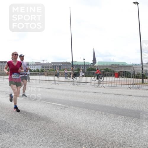 29.06.2025 - hella hamburg halbmarathon Lena Gebhardt http://msf.ph/oto/8321940 29.06.2025 10:22:55 Lombardsbrücke 5223, 3003, 1029, 1853, 2294, 2479, 2766, 2886, 3003, 3029, 3034, 3430, 3457, 3511, 3600, 3601, 4190, 4266, 4969, 5223, 5343, 5629, 5798, 6578, 6784, 6785, 6826, 6849, 6899, 7097, 7188, 7190, 7266, 7276, 7529, 7891, 7925, 8355, 8687, 8688, 8931, 9133, 9256, 9877, 9913, 10205, 10826, 12025, 12190, 12265, 13560, 13921, 14041, 14525, 14801, 16416 meine-sportfotos.de
