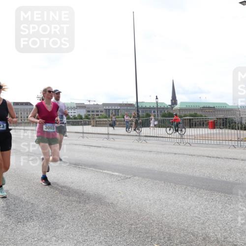 29.06.2025 - hella hamburg halbmarathon Lena Gebhardt http://msf.ph/oto/8321962 29.06.2025 10:22:55 Lombardsbrücke 5223, 3003, 1029, 1853, 2294, 2479, 2766, 2886, 3003, 3029, 3034, 3430, 3457, 3511, 3600, 3601, 4190, 4266, 4969, 5223, 5343, 5629, 5798, 6578, 6784, 6785, 6826, 6849, 6899, 7097, 7188, 7190, 7266, 7276, 7529, 7891, 7925, 8355, 8687, 8688, 8931, 9133, 9256, 9877, 9913, 10205, 10826, 12025, 12190, 12265, 13560, 13921, 14041, 14525, 14801, 16416 meine-sportfotos.de