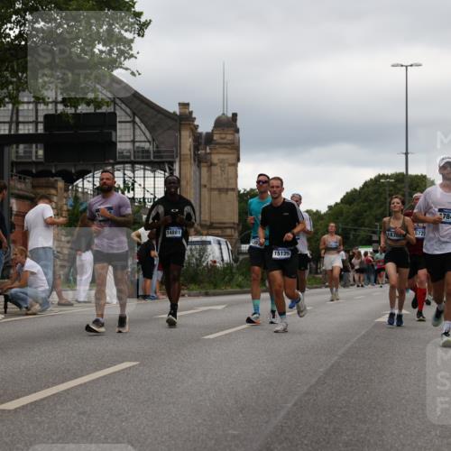 29.06.2025 - hella hamburg halbmarathon Yannick Fuchs http://msf.ph/oto/8321982 29.06.2025 10:51:13 20KM 1239, 1387, 1563, 1715, 1719, 1972, 2282, 2417, 2652, 2676, 4167, 4261, 5015, 5134, 5457, 5458, 5728, 6272, 6720, 7159, 7269, 8744, 9577, 10383, 10408, 11043, 11590, 11832, 12509, 12773, 12774, 13245, 13376, 13523, 13664, 13863, 14361, 14369, 14737, 14881, 14951, 15090, 15110, 15125, 15145, 15189, 15220, 15349, 15664, 16093, 16418, 16830, 16909, 17160, 17201, 17758, 17769, 17779, 17828, 17848, 18388 meine-sportfotos.de