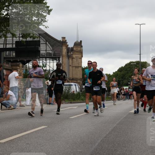 29.06.2025 - hella hamburg halbmarathon Yannick Fuchs http://msf.ph/oto/8321994 29.06.2025 10:51:14 20KM 1200, 1239, 1387, 1563, 1715, 1719, 1972, 2282, 2417, 2652, 2676, 4167, 4261, 5015, 5134, 5457, 5458, 5728, 6272, 6720, 7159, 7269, 8744, 9577, 10383, 10408, 11043, 11832, 12144, 12509, 12773, 12774, 13245, 13376, 13523, 13664, 14361, 14737, 14881, 14951, 15090, 15110, 15125, 15189, 15220, 15349, 15664, 16093, 16418, 16830, 16909, 17160, 17201, 17758, 17769, 17779, 17828, 17848, 18388 meine-sportfotos.de