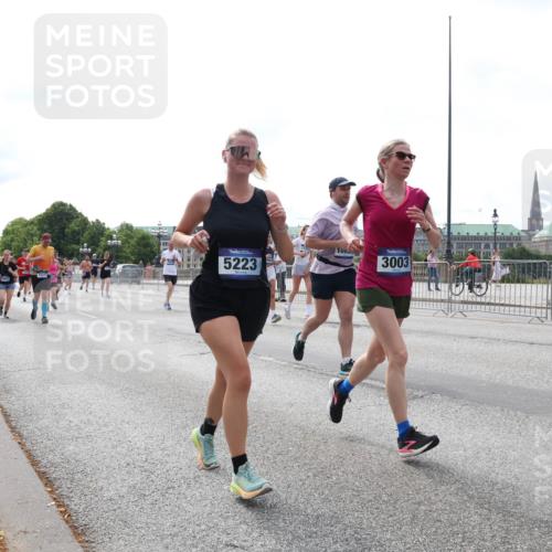 29.06.2025 - hella hamburg halbmarathon Lena Gebhardt http://msf.ph/oto/8322014 29.06.2025 10:22:55 Lombardsbrücke 5223, 3003, 1029, 1853, 2294, 2479, 2766, 2886, 3003, 3029, 3034, 3430, 3457, 3511, 3600, 3601, 4190, 4266, 4969, 5223, 5343, 5629, 5798, 6578, 6784, 6785, 6826, 6849, 6899, 7097, 7188, 7190, 7266, 7276, 7529, 7891, 7925, 8355, 8687, 8688, 8931, 9133, 9256, 9877, 9913, 10205, 10826, 12025, 12190, 12265, 13560, 13921, 14041, 14525, 14801, 16416 meine-sportfotos.de