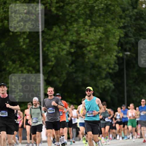 29.06.2025 - hella hamburg halbmarathon Dr. Thomas Lammeyer http://msf.ph/oto/8322056 29.06.2025 10:39:15 Kennedybrücke 1417, 1497, 1821, 1849, 2265, 2482, 3130, 3409, 4564, 4884, 5027, 5793, 6335, 6571, 6746, 6803, 6859, 7020, 7386, 7733, 8369, 9164, 9248, 9342, 10335, 10393, 10464, 10606 meine-sportfotos.de