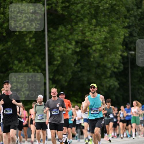 29.06.2025 - hella hamburg halbmarathon Dr. Thomas Lammeyer http://msf.ph/oto/8322078 29.06.2025 10:39:16 Kennedybrücke 1417, 1497, 1821, 1849, 2265, 2482, 3130, 3409, 4564, 4884, 5027, 5793, 6335, 6379, 6571, 6746, 6803, 6859, 7020, 7386, 7733, 8369, 9164, 9248, 9342, 10335, 10393, 10464, 10606, 11320 meine-sportfotos.de