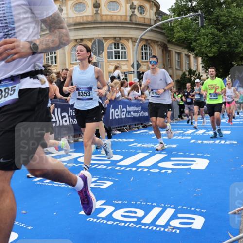 29.06.2025 - hella hamburg halbmarathon Strokosch-Dieckow http://msf.ph/oto/8322119 29.06.2025 10:58:56 Ziel 2159, 3181, 3859, 4632, 4833, 5885, 6438, 6860, 7223, 8807, 9156, 9353, 9835, 10020, 10268, 10518, 10788, 10915, 11935, 12734, 12735, 13287, 13654, 14673, 17531, 17810, 17827, 17852, 17931, 18180, 18682, 18833, 19002, 19003 meine-sportfotos.de