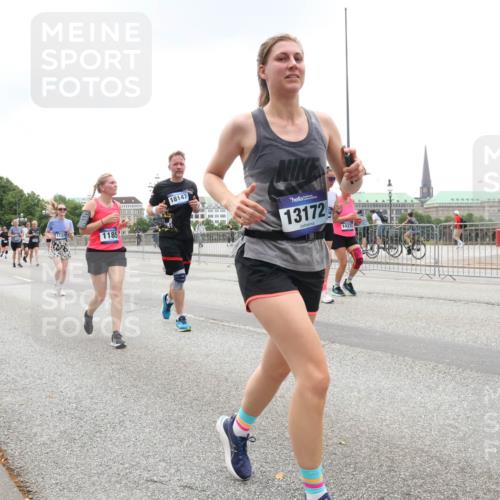 29.06.2025 - hella hamburg halbmarathon Lena Gebhardt http://msf.ph/oto/8322143 29.06.2025 10:47:18 Lombardsbrücke 17015, 1137, 1185, 18147, 13172, 1437, 1073, 1185, 1286, 1363, 1434, 1463, 1523, 1593, 1607, 1704, 1720, 1961, 2148, 2211, 2320, 2327, 2407, 2537, 2555, 2556, 2665, 2882, 2981, 2994, 3339, 3823, 4037, 4184, 4239, 4325, 4483, 4806, 4895, 4974, 4975, 5111, 5114, 5621, 5622, 5796, 5895, 5953, 6255, 6256, 6485, 6496, 6879, 6995, 7073, 7403, 7430, 7431, 7630, 7631, 8105, 8131, 8270, 8486, 8553, 8684, 8706, 8915, 8953, 8967, 9018, 11351, 11458, 11730, 11738 meine-sportfotos.de