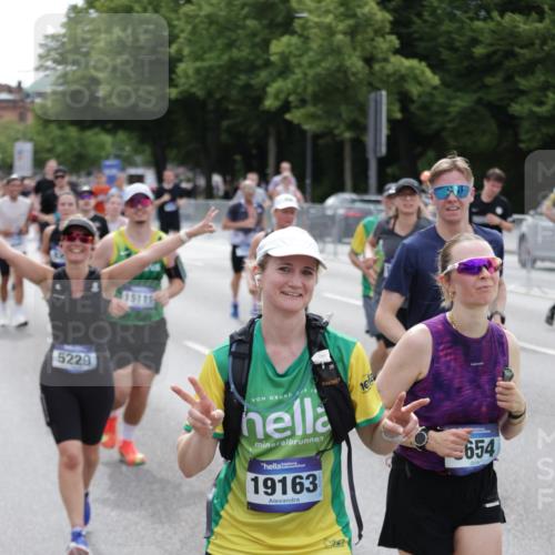 29.06.2025 - hella hamburg halbmarathon Jannik Wohlers http://msf.ph/oto/8322148 29.06.2025 10:39:35 Lombardsbrücke 1058, 1076, 1291, 1586, 1691, 1899, 2254, 2313, 2866, 2888, 3046, 3882, 3883, 3884, 4173, 4471, 5229, 5654, 5877, 5901, 6097, 6548, 6698, 6750, 6890, 7045, 7455, 7456, 8107, 8612, 8622, 8815, 8865, 8866, 9080, 9195, 9292, 9495, 10648, 10806, 10901, 10939, 11188, 11242, 11244, 11874, 12414, 12883, 12906, 13577, 13644, 14327, 14578, 15111, 16532, 16784, 18157, 19163 meine-sportfotos.de