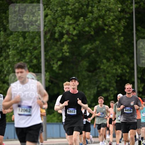 29.06.2025 - hella hamburg halbmarathon Dr. Thomas Lammeyer http://msf.ph/oto/8322167 29.06.2025 10:39:17 Kennedybrücke 1417, 1497, 1821, 1849, 2265, 2482, 3130, 3409, 4564, 4884, 5027, 5793, 6335, 6379, 6571, 6746, 6803, 6859, 7020, 7386, 7733, 8369, 9164, 9248, 9342, 10335, 10358, 10393, 10464, 10606, 11320 meine-sportfotos.de