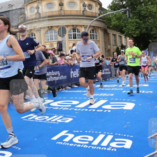 29.06.2025 - hella hamburg halbmarathon Strokosch-Dieckow http://msf.ph/oto/8322169 29.06.2025 10:58:56 Ziel 2159, 3181, 3859, 4632, 4833, 5885, 6438, 6860, 7223, 8807, 9156, 9353, 9835, 10020, 10268, 10518, 10788, 10915, 11935, 12734, 12735, 13287, 13654, 14673, 17531, 17810, 17827, 17852, 17931, 18180, 18682, 18833, 19002, 19003 meine-sportfotos.de