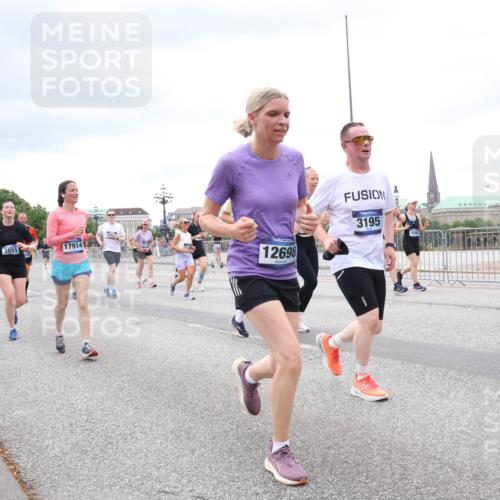 29.06.2025 - hella hamburg halbmarathon Lena Gebhardt http://msf.ph/oto/8322172 29.06.2025 10:57:27 Lombardsbrücke 15609, 3851, 17914, 12698, 3195, 8287, 13731, 1123, 1242, 1248, 1265, 1643, 2041, 2370, 2567, 2871, 3191, 3195, 3385, 3388, 3433, 3470, 3485, 3723, 3750, 3851, 3954, 4086, 4106, 4180, 4197, 4241, 4485, 4521, 4568, 4569, 4611, 4830, 4998, 5057, 5117, 5316, 5632, 5639, 5736, 5738, 6053, 6827, 6832, 6857, 6916, 6981, 7172, 7592, 7720, 7728, 7787, 7964, 8035, 8039, 8224, 8287, 8386, 8540, 8546, 8552, 8679, 8708, 8851, 8853, 8873, 9059, 9110, 9233, 9298, 9299, 9318, 9496 meine-sportfotos.de