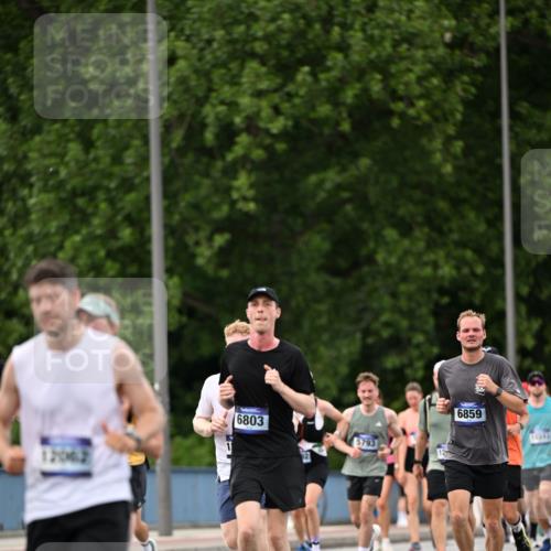 29.06.2025 - hella hamburg halbmarathon Dr. Thomas Lammeyer http://msf.ph/oto/8322183 29.06.2025 10:39:17 Kennedybrücke 1417, 1497, 1821, 1849, 2265, 2482, 3130, 3409, 4564, 4884, 5027, 5793, 6335, 6379, 6571, 6746, 6803, 6859, 7020, 7386, 7733, 8369, 9164, 9248, 9342, 10335, 10358, 10393, 10464, 10606, 11320 meine-sportfotos.de