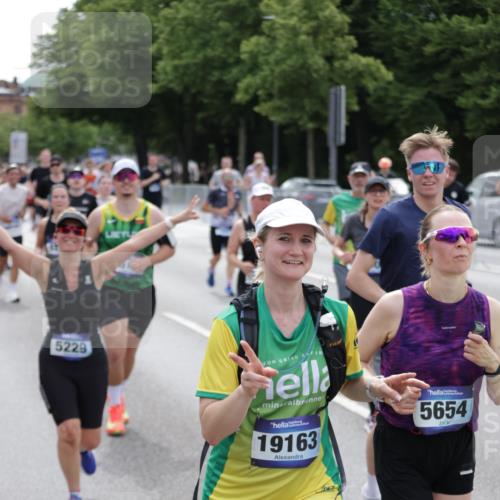29.06.2025 - hella hamburg halbmarathon Jannik Wohlers http://msf.ph/oto/8322226 29.06.2025 10:39:36 Lombardsbrücke 1058, 1076, 1291, 1586, 1691, 1899, 2254, 2313, 2866, 2888, 3882, 3883, 3884, 4173, 4471, 5229, 5654, 5877, 5901, 6097, 6548, 6698, 6750, 6890, 7045, 7455, 7456, 8107, 8612, 8622, 8815, 8865, 8866, 9080, 9187, 9195, 9292, 9495, 10648, 10806, 10818, 10901, 10939, 11188, 11242, 11244, 11874, 12414, 12883, 12906, 13577, 13644, 14327, 14578, 15111, 16532, 16784, 18157, 19163 meine-sportfotos.de