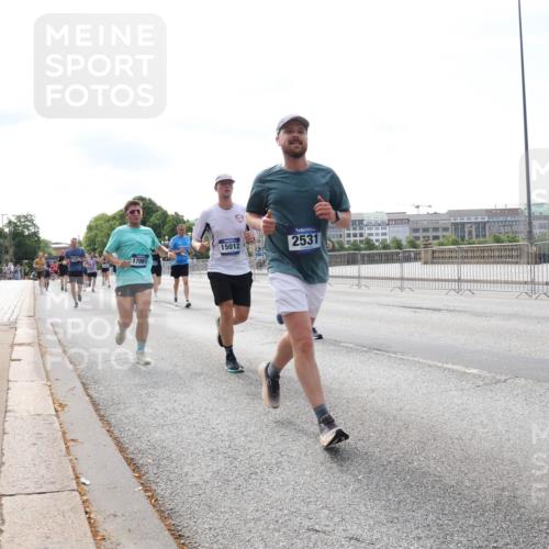 29.06.2025 - hella hamburg halbmarathon Lena Gebhardt http://msf.ph/oto/8322237 29.06.2025 10:12:48 Lombardsbrücke 17067, 15012, 2531, 1020, 1051, 1249, 1610, 1785, 1850, 1851, 1939, 2531, 2891, 2942, 2963, 2964, 3182, 3248, 3262, 4453, 4499, 4532, 4554, 5150, 5166, 5597, 5598, 6207, 6822, 6966, 7014, 7873, 7907, 8398, 8405, 8917, 8971, 9141, 9254, 9405, 10067, 10402, 10581, 10685, 11025, 11720, 12456, 13566, 13816, 14404, 14540, 14868, 14869, 15012, 15369, 15531, 16323, 16473, 16826, 16911, 17061, 17699, 17994, 18178, 18320, 18493, 18530 meine-sportfotos.de