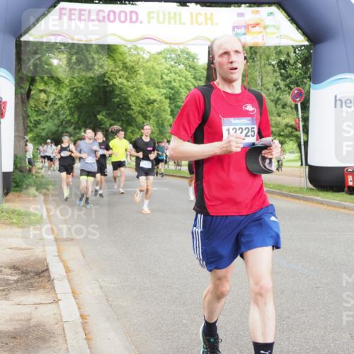 29.06.2025 - hella hamburg halbmarathon MichiJ http://msf.ph/oto/8322238 29.06.2025 10:37:23 Zwischen KM18-KM19 1381, 1630, 2013, 4261, 6115, 7100, 8112, 8657, 9491, 9695, 10860, 13225, 13688, 14012, 14526, 15523, 15620, 15803, 16403, 16891, 18489, 19020 meine-sportfotos.de