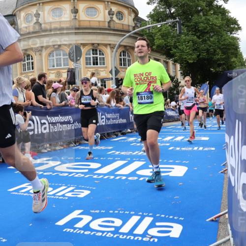 29.06.2025 - hella hamburg halbmarathon Strokosch-Dieckow http://msf.ph/oto/8322256 29.06.2025 10:58:57 Ziel 2159, 3181, 3859, 4632, 4833, 5885, 6438, 6860, 7223, 8807, 9156, 9353, 9835, 10020, 10518, 10788, 10915, 11935, 12564, 12734, 12735, 13287, 13583, 13654, 14673, 15785, 17531, 17810, 17827, 17852, 17931, 18180, 18682, 18833, 19002, 19003 meine-sportfotos.de