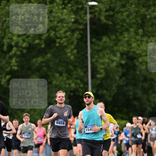 29.06.2025 - hella hamburg halbmarathon Dr. Thomas Lammeyer http://msf.ph/oto/8322258 29.06.2025 10:39:18 Kennedybrücke 1417, 1497, 1821, 1849, 2265, 2482, 3130, 3409, 4564, 4884, 5027, 5793, 6335, 6379, 6571, 6746, 6803, 6859, 7020, 7386, 7733, 8369, 9164, 9248, 9342, 10335, 10358, 10393, 10464, 10606, 11320 meine-sportfotos.de