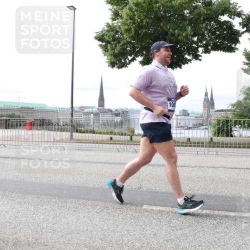 29.06.2025 - hella hamburg halbmarathon Lena Gebhardt http://msf.ph/oto/8322289 29.06.2025 10:22:57 Lombardsbrücke 16618, 15473, 108, 1029, 1853, 2294, 2479, 2766, 2886, 3003, 3029, 3034, 3430, 3511, 3600, 3601, 4190, 4266, 4793, 4969, 5223, 5343, 5629, 5798, 6578, 6784, 6785, 6826, 6849, 6899, 7097, 7188, 7190, 7266, 7276, 7529, 7891, 7925, 8355, 8687, 8688, 8918, 8920, 8931, 9133, 9256, 9301, 9877, 9913, 10205, 10826, 12025, 12190, 12265, 13560, 13921, 14041, 14338, 14525, 14801, 16416, 16558, 17099, 17299 meine-sportfotos.de