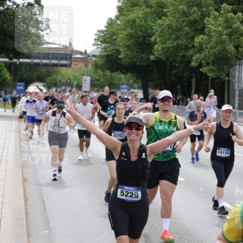 29.06.2025 - hella hamburg halbmarathon Jannik Wohlers http://msf.ph/oto/8322361 29.06.2025 10:39:36 Lombardsbrücke 1058, 1076, 1291, 1586, 1691, 1899, 2254, 2313, 2866, 2888, 3882, 3883, 3884, 4173, 4471, 5229, 5654, 5877, 5901, 6097, 6548, 6698, 6750, 6890, 7045, 7455, 7456, 8107, 8612, 8622, 8815, 8865, 8866, 9080, 9187, 9195, 9292, 9495, 10648, 10806, 10818, 10901, 10939, 11188, 11242, 11244, 11874, 12414, 12883, 12906, 13577, 13644, 14327, 14578, 15111, 16532, 16784, 18157, 19163 meine-sportfotos.de