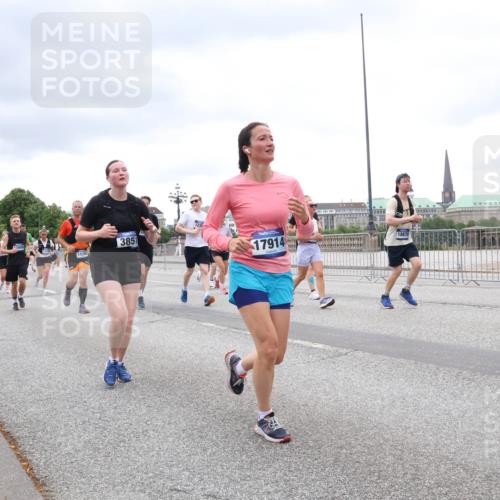 29.06.2025 - hella hamburg halbmarathon Lena Gebhardt http://msf.ph/oto/8322392 29.06.2025 10:57:28 Lombardsbrücke 3851, 1230, 17914, 18870, 1123, 1242, 1248, 1265, 1643, 2041, 2370, 2567, 2871, 3191, 3195, 3385, 3388, 3433, 3470, 3485, 3723, 3750, 3851, 3954, 4086, 4106, 4180, 4197, 4241, 4485, 4521, 4568, 4569, 4611, 4830, 4998, 5057, 5117, 5316, 5632, 5639, 5736, 5738, 6053, 6827, 6832, 6857, 6916, 6981, 7172, 7592, 7720, 7728, 7787, 7964, 8035, 8039, 8224, 8287, 8386, 8540, 8546, 8552, 8679, 8708, 8851, 8853, 8873, 9059, 9110, 9233, 9298, 9299, 9318, 9496, 9613 meine-sportfotos.de