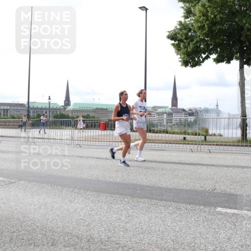 29.06.2025 - hella hamburg halbmarathon Lena Gebhardt http://msf.ph/oto/8322415 29.06.2025 10:22:58 Lombardsbrücke 1547, 1029, 1853, 2294, 2479, 2766, 2886, 3003, 3029, 3034, 3430, 3511, 3600, 3601, 4190, 4266, 4793, 4969, 5223, 5343, 5629, 5798, 6578, 6784, 6785, 6826, 6849, 6899, 7188, 7190, 7266, 7276, 7529, 7891, 7925, 8355, 8687, 8688, 8716, 8918, 8920, 8931, 9133, 9256, 9301, 9877, 9913, 10205, 10826, 12025, 12073, 12190, 12265, 13560, 13921, 14041, 14338, 14525, 14801, 16416, 16558, 17099, 17299 meine-sportfotos.de