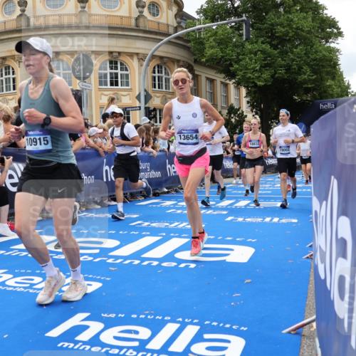 29.06.2025 - hella hamburg halbmarathon Strokosch-Dieckow http://msf.ph/oto/8322419 29.06.2025 10:58:58 Ziel 2159, 3181, 4632, 4833, 5885, 6438, 6860, 7223, 9156, 9353, 9835, 10020, 10518, 10788, 10915, 11935, 12564, 12734, 12735, 13287, 13583, 13654, 14673, 15785, 17531, 17810, 17827, 17852, 17931, 18180, 18682, 18833, 19002, 19003 meine-sportfotos.de