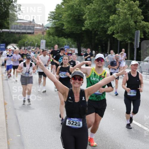 29.06.2025 - hella hamburg halbmarathon Jannik Wohlers http://msf.ph/oto/8322467 29.06.2025 10:39:36 Lombardsbrücke 1058, 1076, 1291, 1586, 1691, 1899, 2254, 2313, 2866, 2888, 3882, 3883, 3884, 4173, 4471, 5229, 5654, 5877, 5901, 6097, 6548, 6698, 6750, 6890, 7045, 7455, 7456, 8107, 8612, 8622, 8815, 8865, 8866, 9080, 9187, 9195, 9292, 9495, 10648, 10806, 10818, 10901, 10939, 11188, 11242, 11244, 11874, 12414, 12883, 12906, 13577, 13644, 14327, 14578, 15111, 16532, 16784, 18157, 19163 meine-sportfotos.de